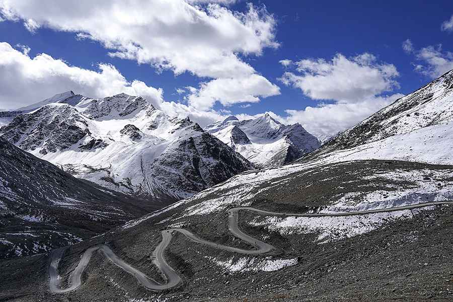 Is Shingo La unpaved?