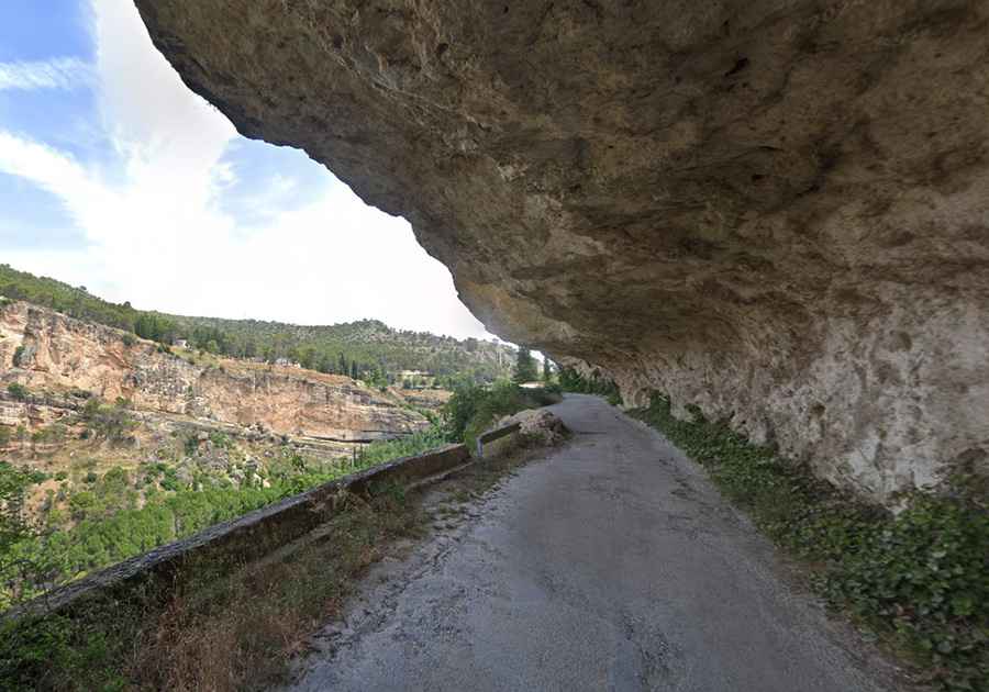 Is the Old N-320 Road paved?