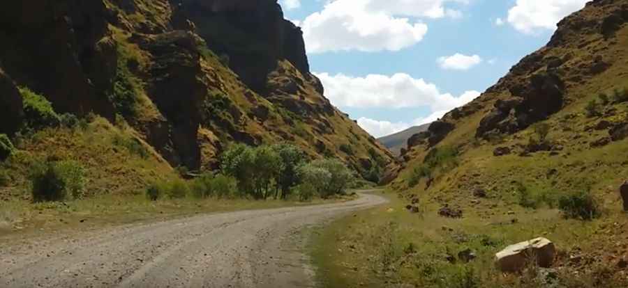 Is the road from Hayrangol to Cetinsu unpaved?