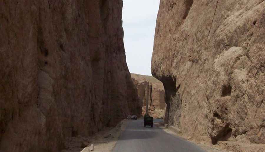 Is the road through the Tangi Tashkurgan Gorge paved?