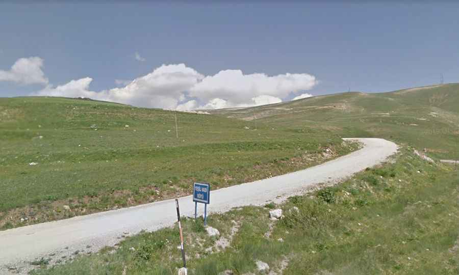 Is the road to Ardıçı Tepe unpaved?