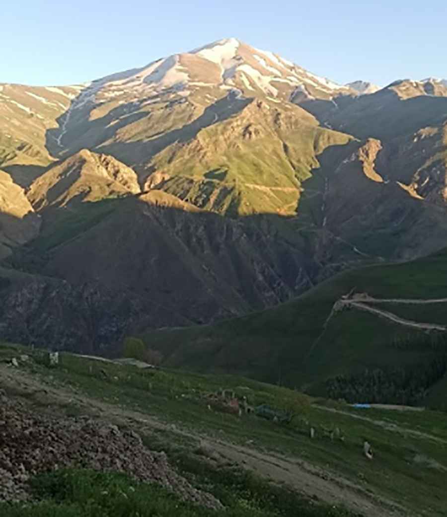 Is the road to Ayşe Nur Mountain unpaved?