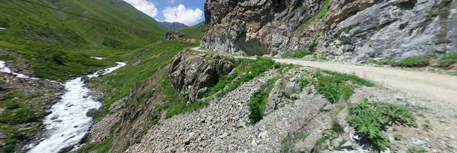 Is the Road to Baltaş Tepesi Unpaved?