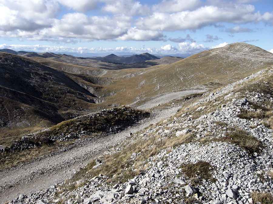 Is the road to Bjelašnica unpaved?
