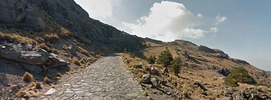Is the road to Cofre de Perote unpaved?