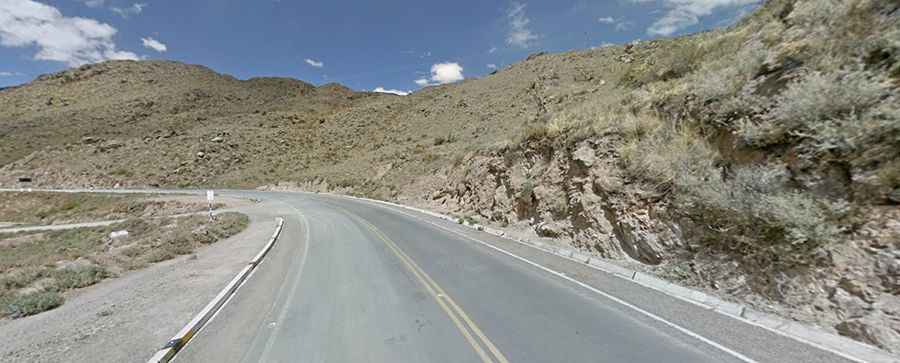 Is the road to Cruz del Cóndor paved?