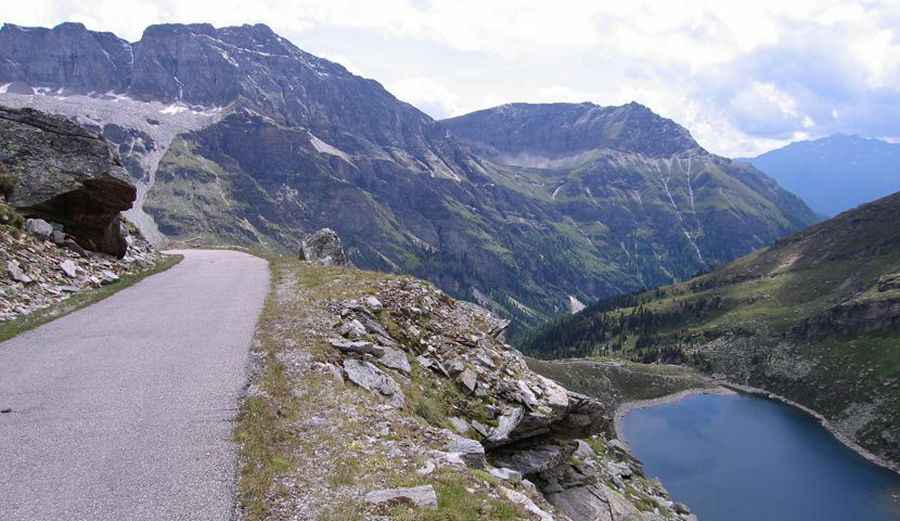 Is the road to Großsee paved?