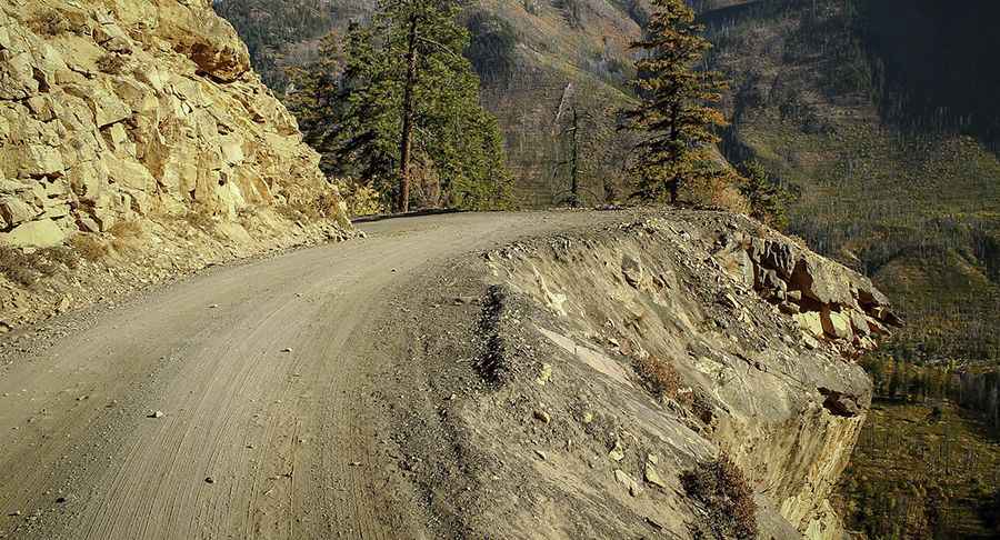 Is the road to Hart’s Pass open to passenger cars?
