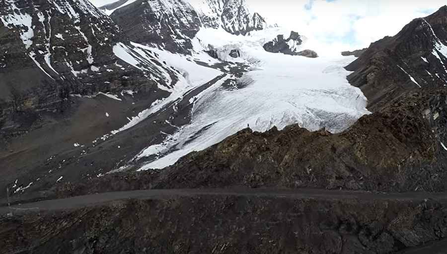 Is the road to Jimu Gong La paved?