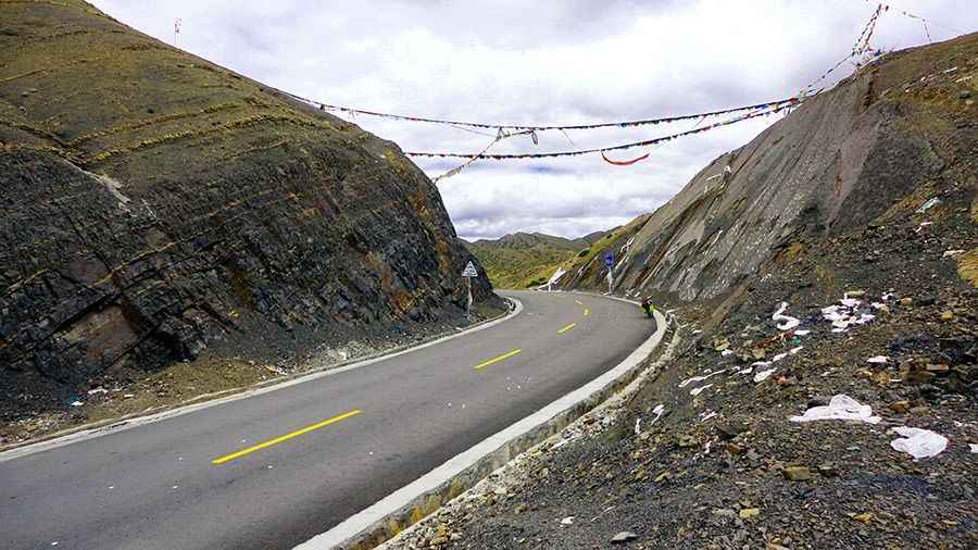 Is the road to Ka La in Tibet difficult to drive?
