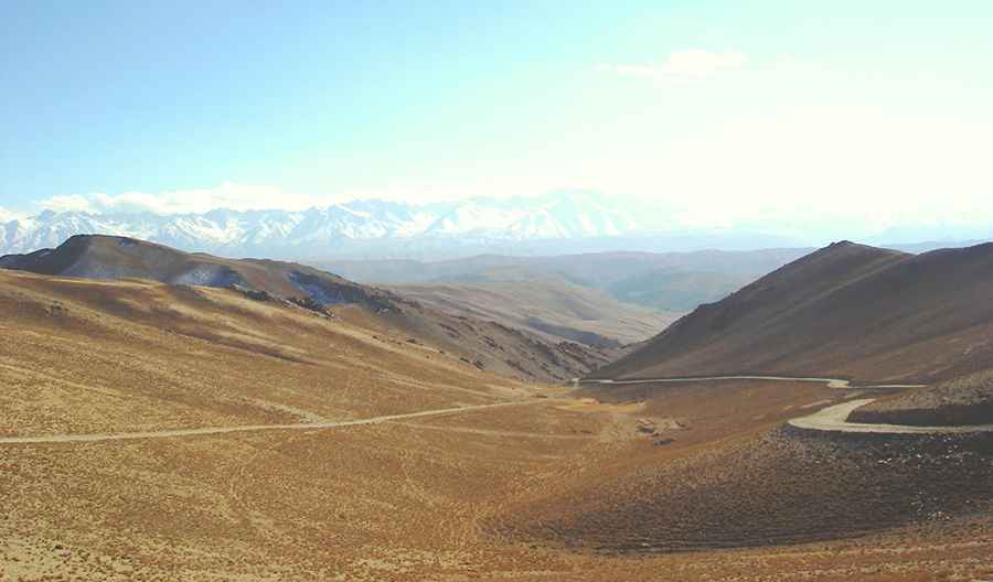 Is the road to Kotal-e Aq Rabat unpaved?