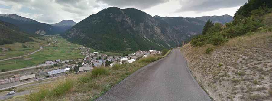 Is the road to Les Fonds paved?