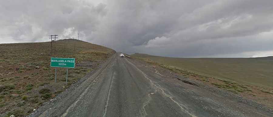 Is the road to Mahlasela Pass paved?