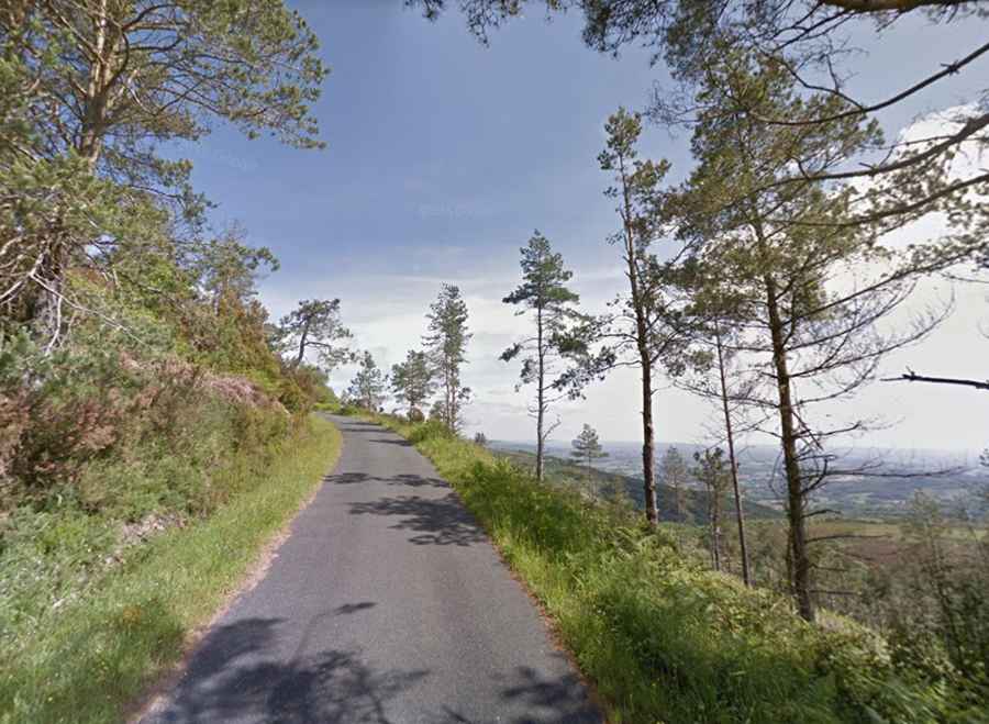 Is the road to Monte Faro paved?