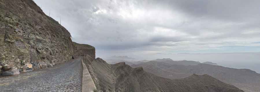 Is the road to Monte Verde paved?