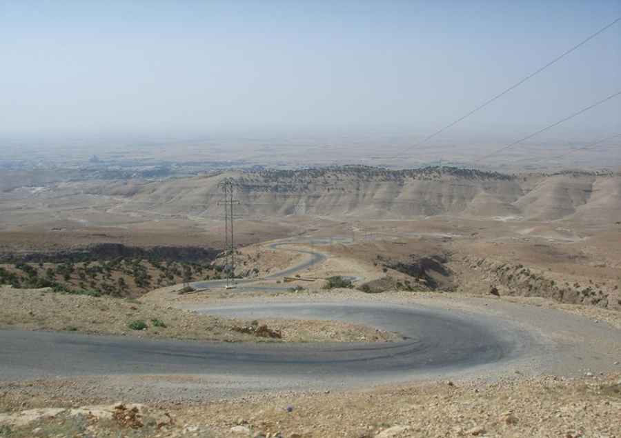Is the road to Mount Sinjar paved?