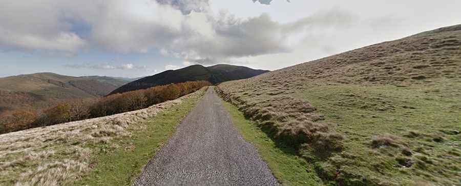 Is the road to Ortzanzurieta paved?