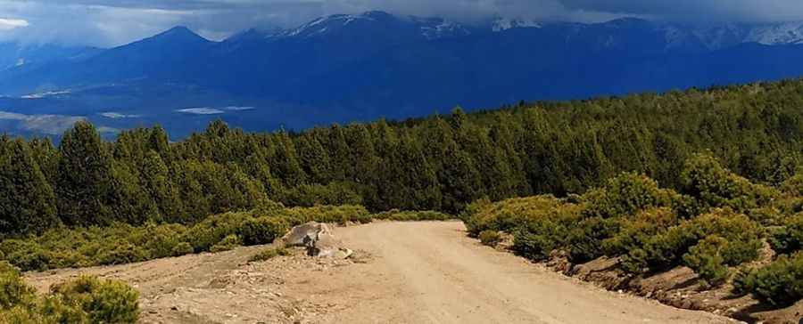 Is the road to Pla de la Feixa paved?