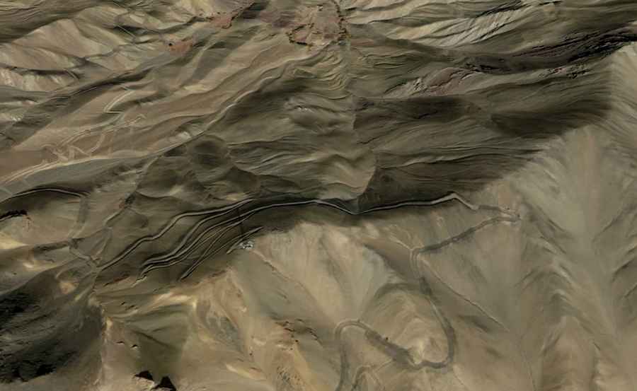 Is the road to Shakhar La paved?