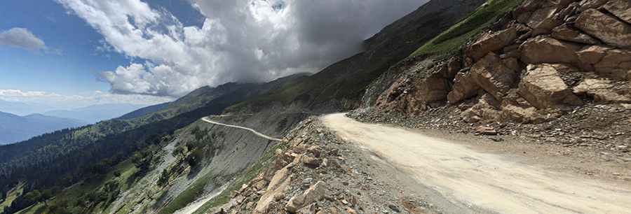 Is the road to Sinthan Top paved?