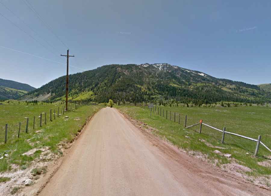 Is the road to Smith and Morehouse Reservoir in UT paved?