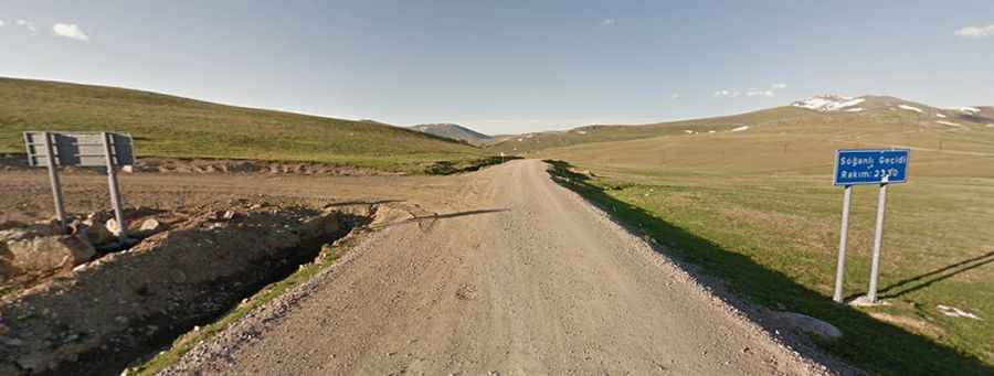 Is the road to Soganli Gecidi unpaved?