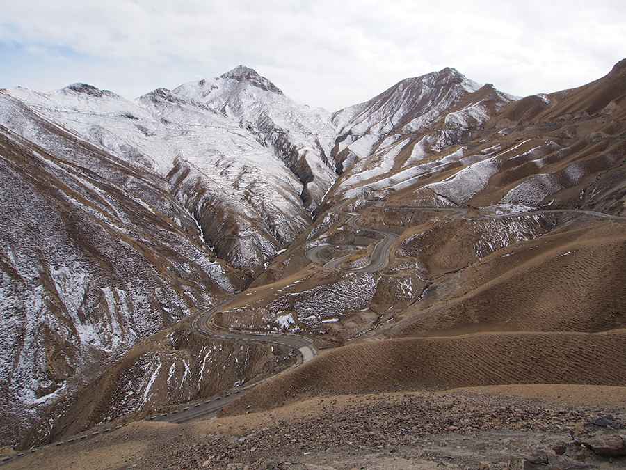 Is the road to Teganaqik Pass defiant?