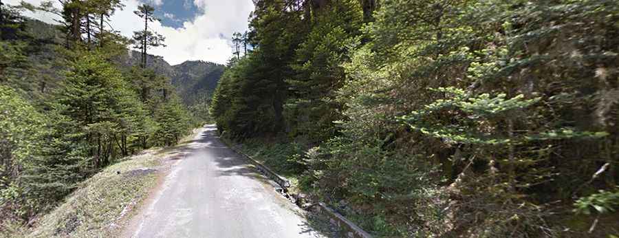 Is the road to Yongko La paved?