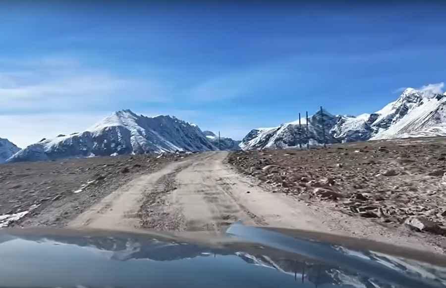Is the road to Zong Co Lake in Tibet unpaved?