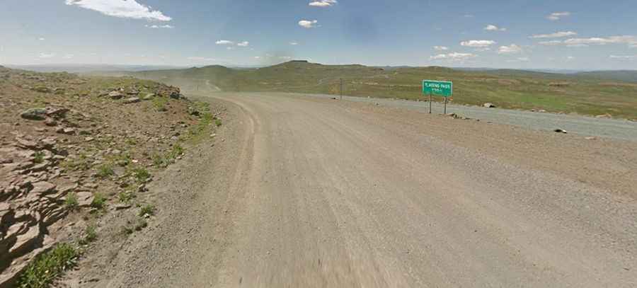 Is Tlaeeng Pass in Lesotho paved?