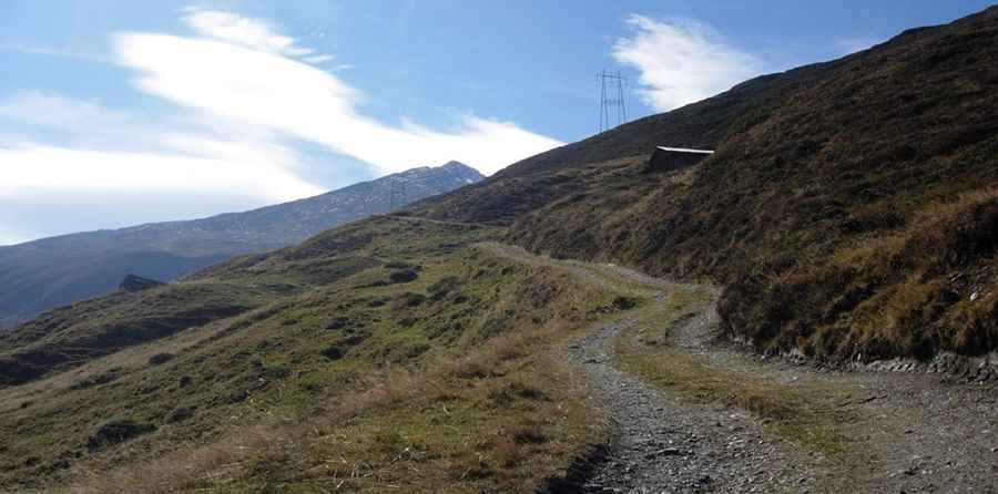 Is Tomul Pass unpaved?