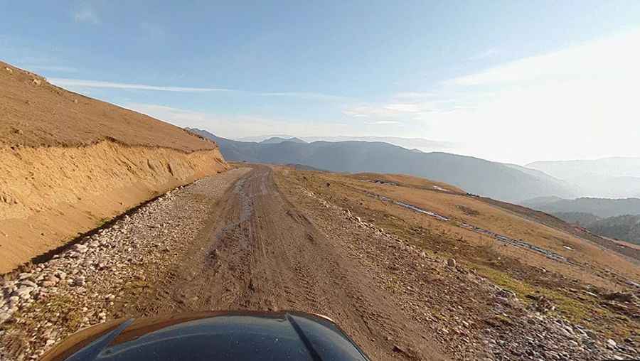 Is Zekari Pass unpaved?
