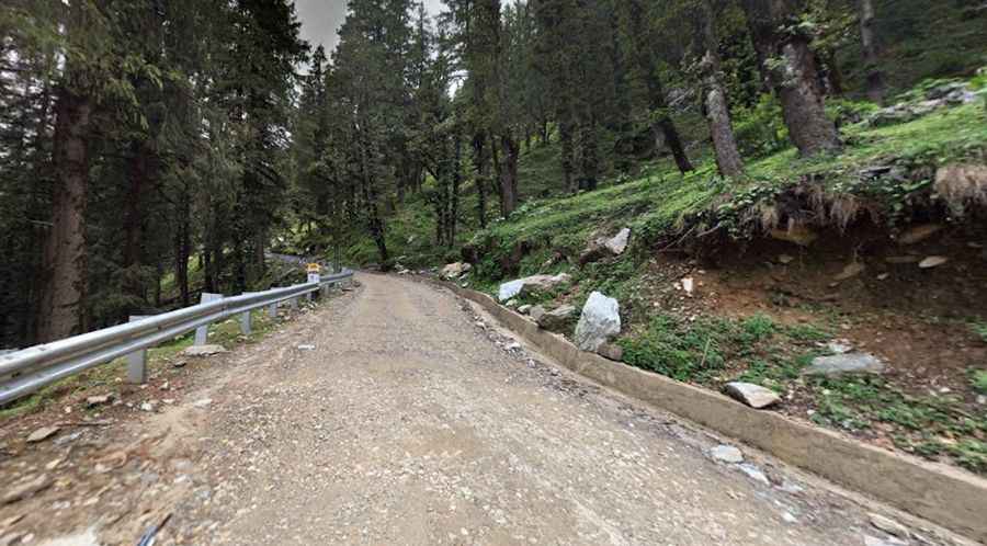 Jalori Pass is an isolated road full of adventure in India