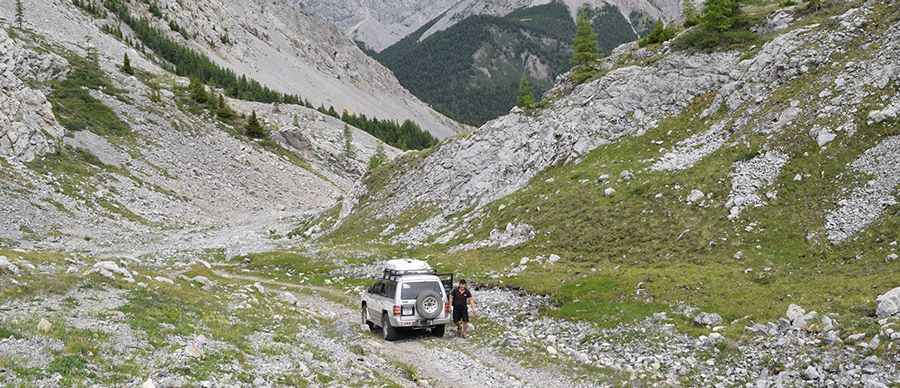 Khoridol pass: this road is not for timid drivers