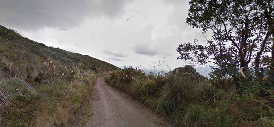 Laguna Verde de Azufral: Driving the restricted emerald crater road of Colombia