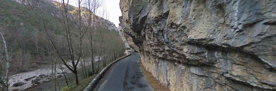 Les Détroits - D907BIS: A Balcony Road in France