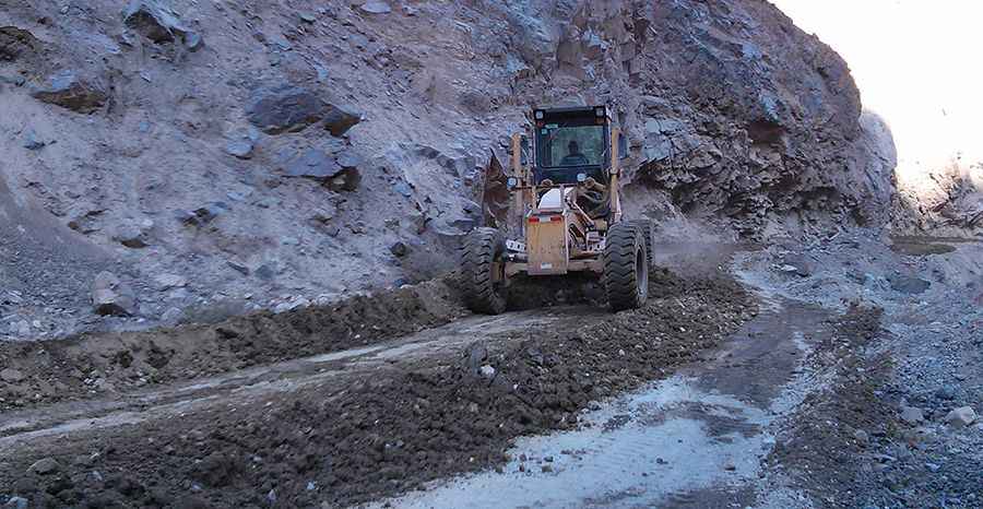 LM-106 is a Peruvian epic road through the iconic Catajambo Canyon