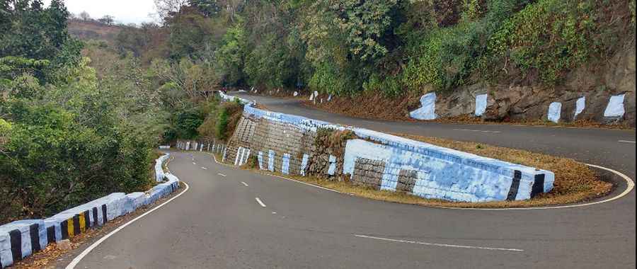 Loam’s Viewpoint: A Thrilling Drive through India's Western Ghats on a Road with 40 Hairpin Bends