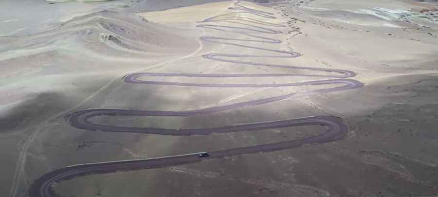 Lunkar La is a winding road only for experienced drivers