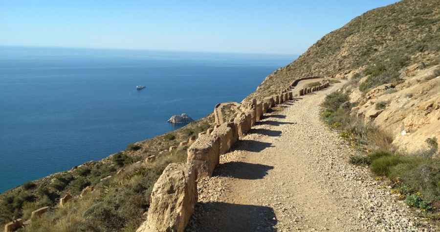 Monte Roldan: a military road to the summit