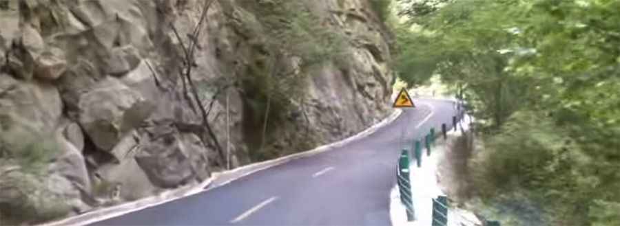 More than 100 hairpin turns on the road to Taibai Mountain