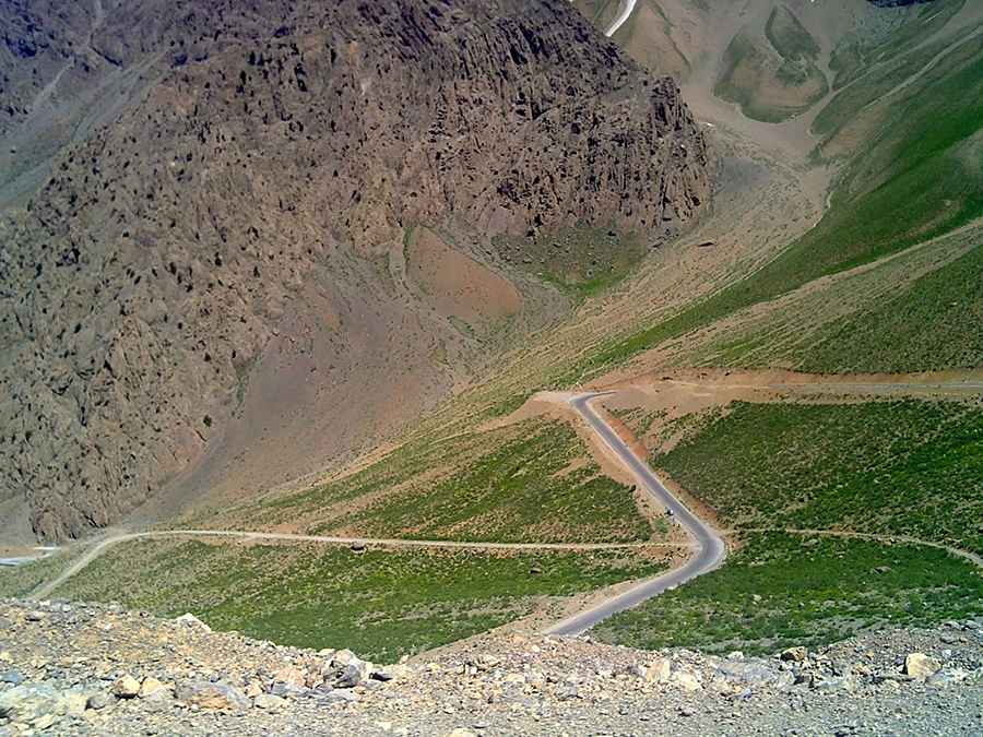 Navigating Bijan Pass: A Scenic Road through Iran's Mountainous Heart