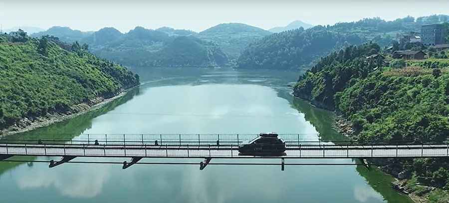 Niujiaoyan chain bridge, recommended for drivers with strong nerves
