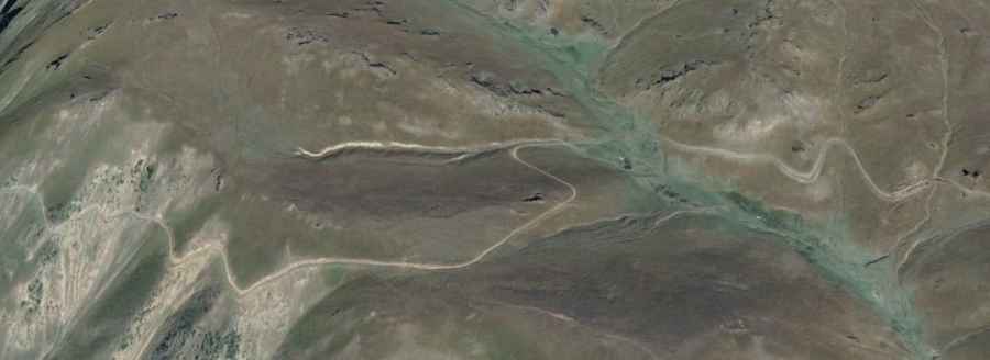 Pereval Ak-Kiya, courage is required to drive to the summit