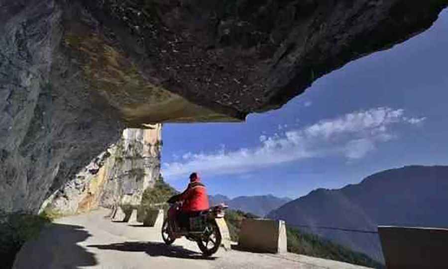 Shuangping Cliff Road (Cliff Heaven Road): Driving China's Hand-Dug Tunnel