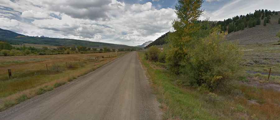 The beautiful and scenic road to Ohio Pass in Colorado