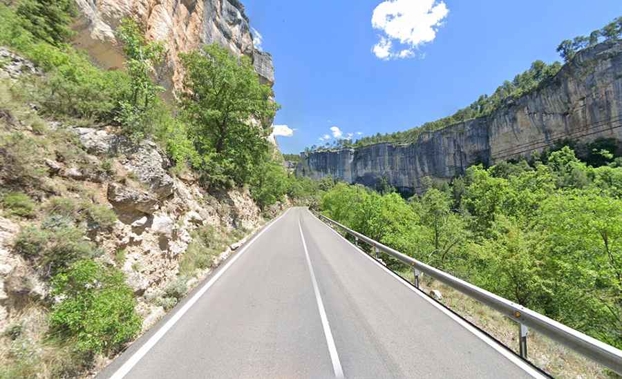 The CM-210 Experience: A Serpentine Journey Through Spain's Heartland