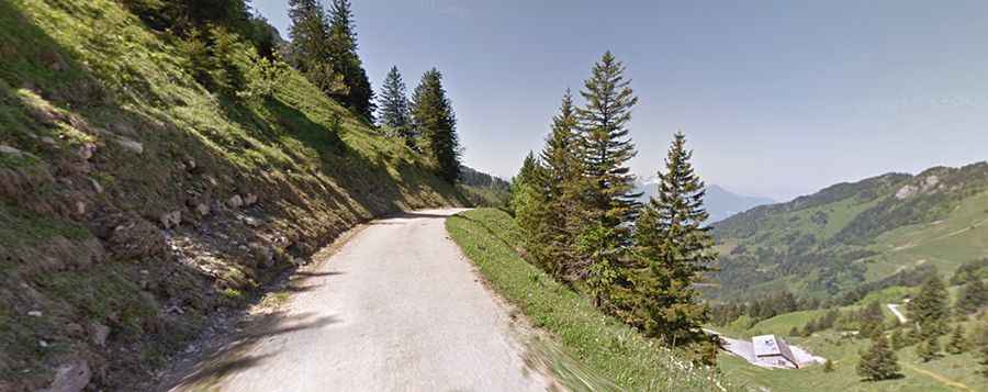 The completely deserted road to Col de Chaude