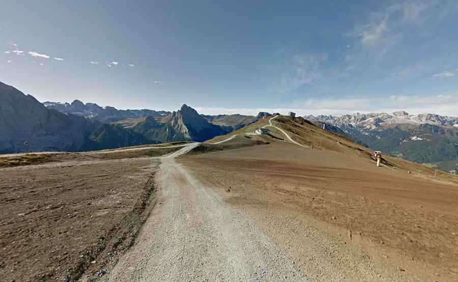 The epic unpaved road to Col dei Rossi in the Dolomites