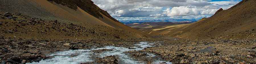The extreme high-altitude 4x4 road to the emerald Lake Jiabucuo in Tibet